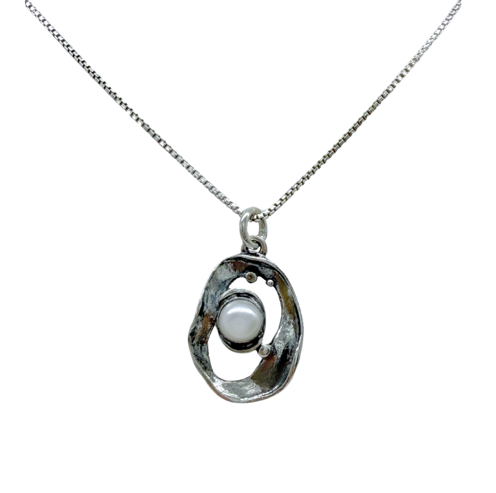 The Mediterranean Artists Co. Sterling Silver Oval Freshwater Pearl in Center Necklace features a 925 silver oval frame with a white pearl centerpiece, designed in an elegant box chain and part of our Freshwater Pearl Necklaces collection.